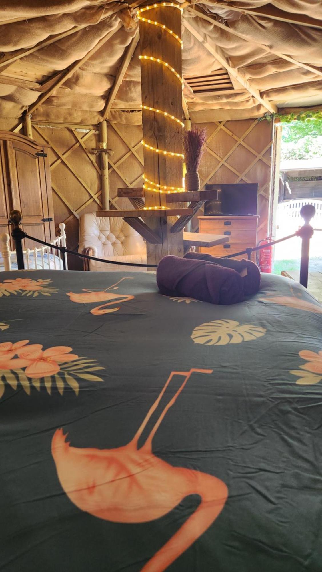 Vigo Retreat Boat Yurt Bed & Breakfast Wrotham Dış mekan fotoğraf